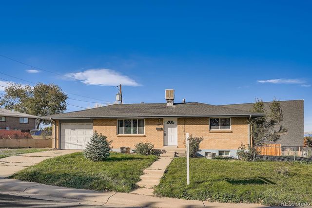 Ranch-style home in north Aurora, CO — the homes PeakLine services most